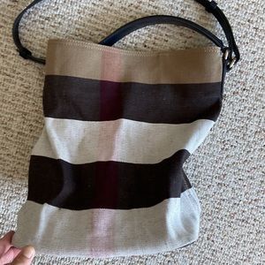 Burberry Ashby tote in black leather and canvas